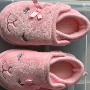 New pink slippers booties for girls size 5/6 NWOT